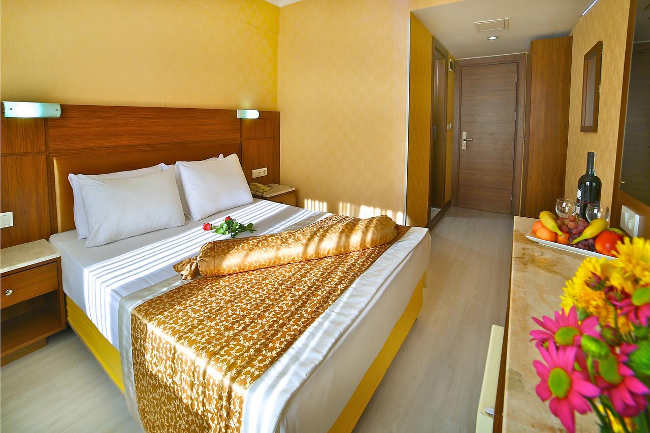 Otel The Center 3*