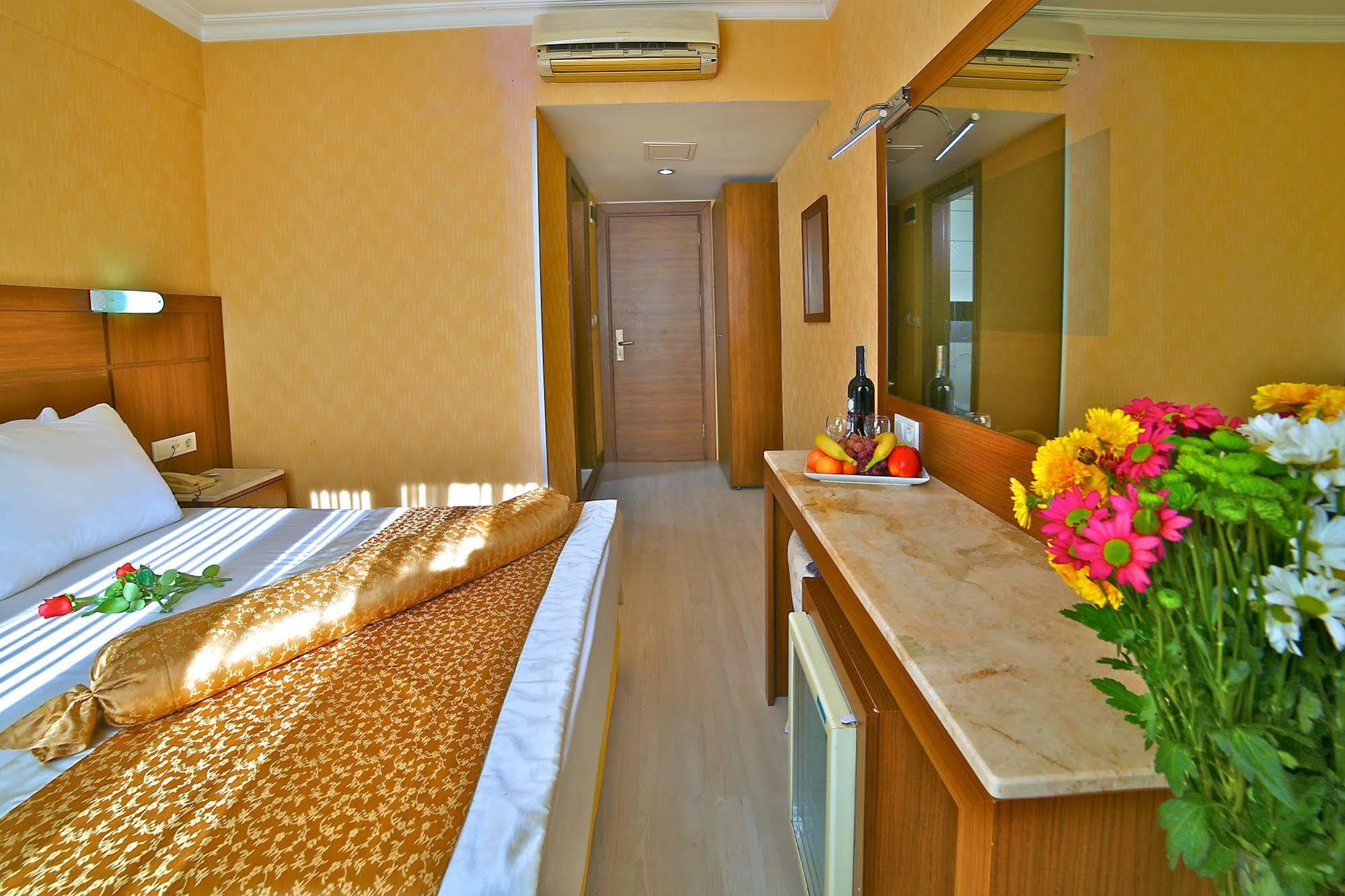 The Center Otel 3*
