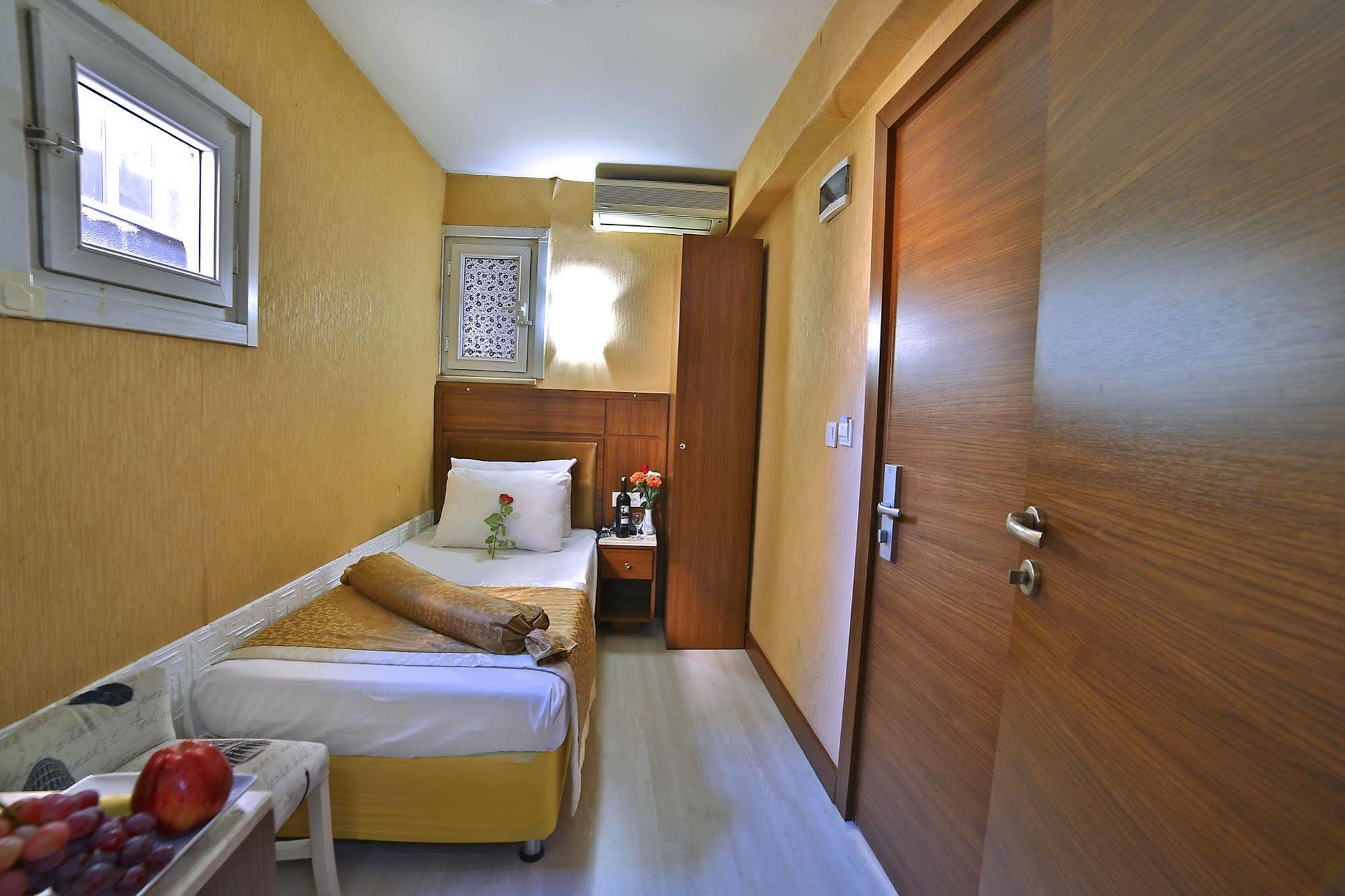 Otel The Center 3*
