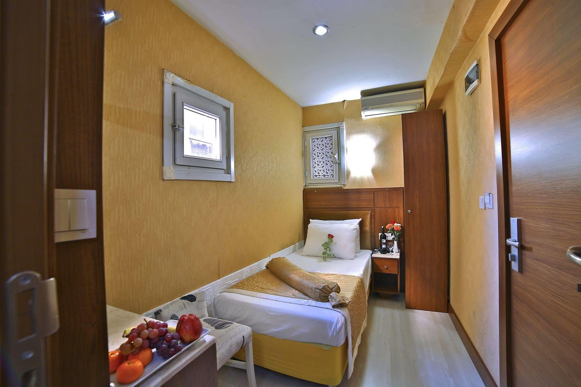 Otel The Center 3*