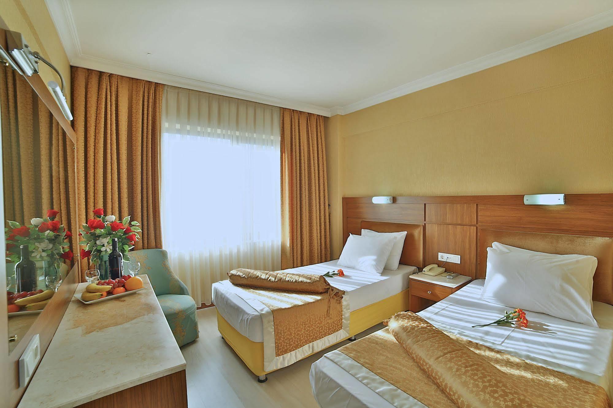 The Center Otel 3*